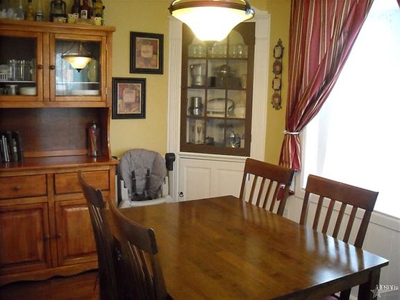 Adorable dining room