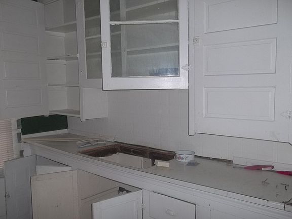 5th image of 1272 E 115th St