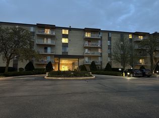 110 W Butterfield Rd APT 402S, Elmhurst, IL 60126