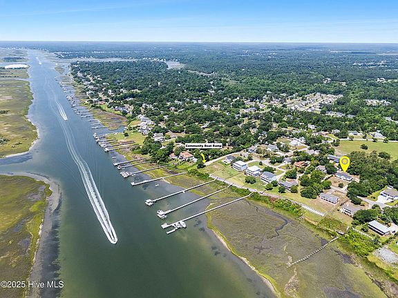 View of intracoastal waterway and 2 min walk to the private neighborhood dock