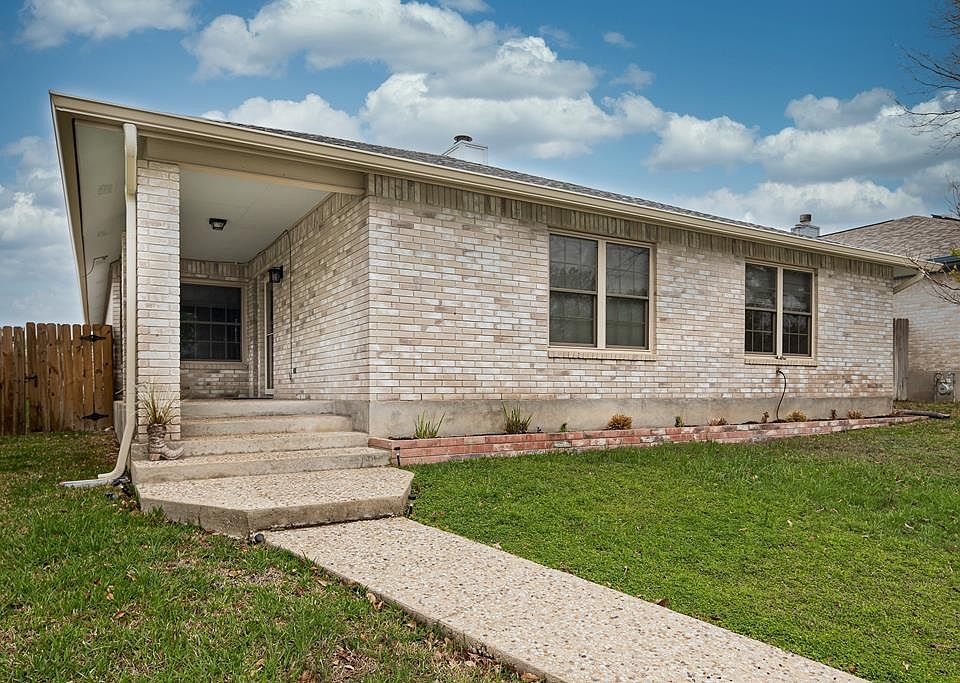 1st image of 204 Oak Hill Dr