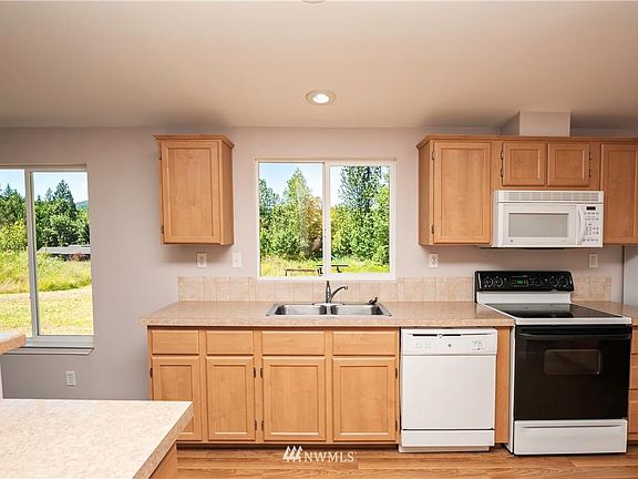 3rd image of 10045 Barnes Dr