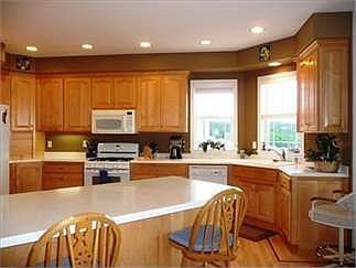 3rd image of 284 Burke Dr