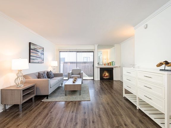 Fusion Warner Center - Living Room