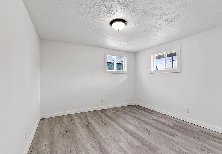 1027 S Beeman St — Photo 7