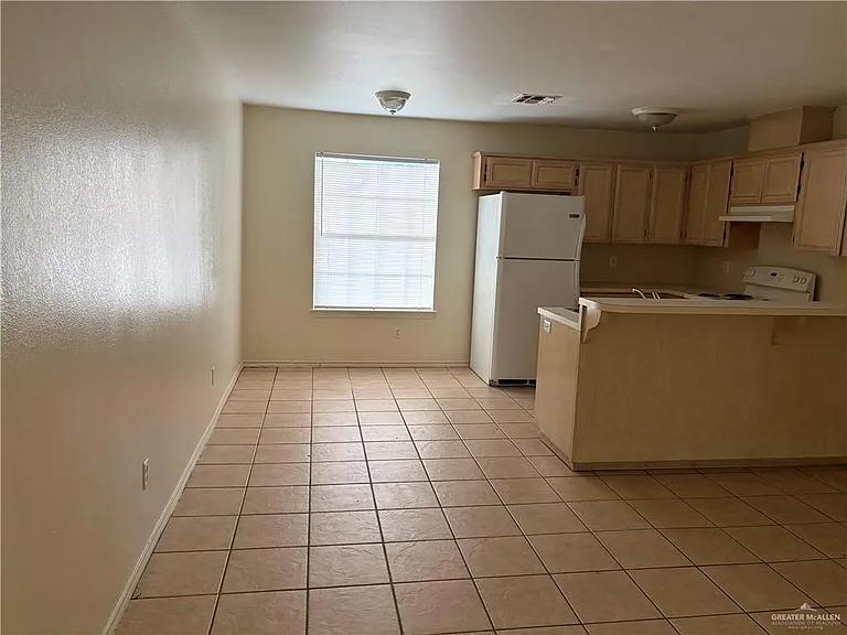 408 E Ulex Ave #3 — Photo 3