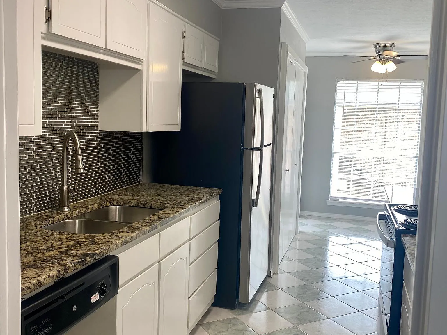 3 bed, 1645 sqft, $2,500 — Photo 1