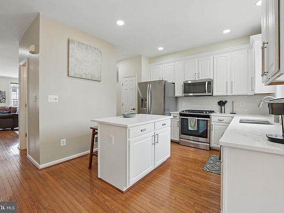 5th image of 1230 Cambria Ter NE