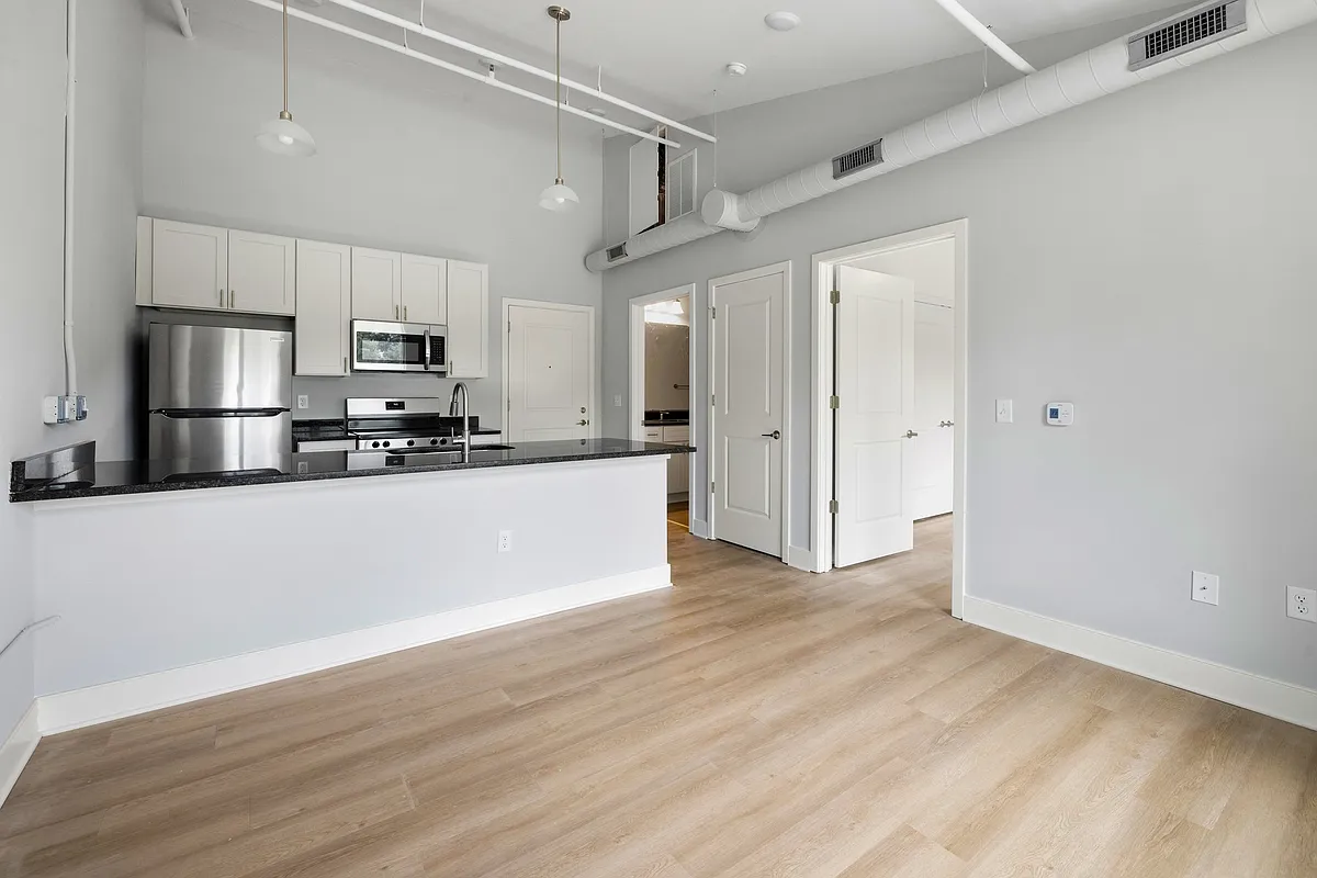 Building Photo - 310 W 31st St #111