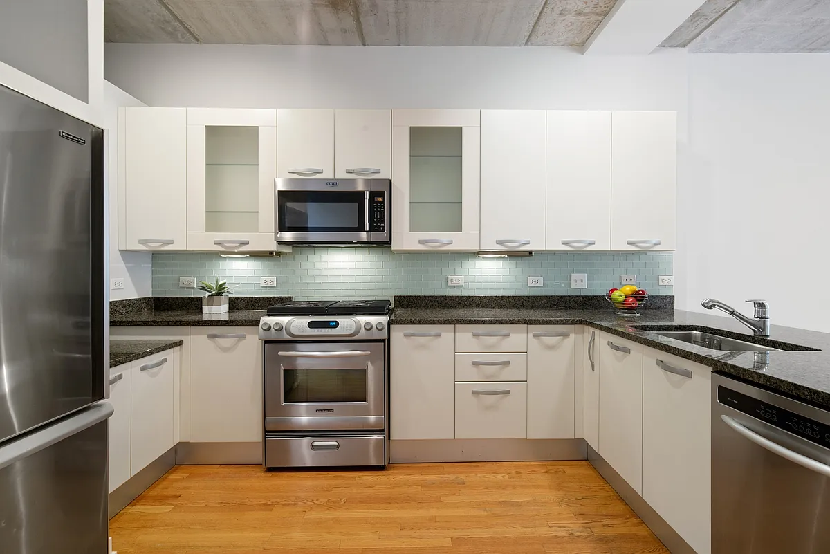 Building Photo - 5430 N Sheridan Rd #304