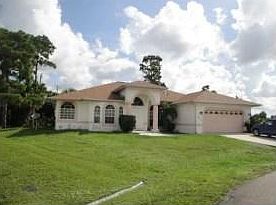1st image of 633 SW Hillsboro Cir