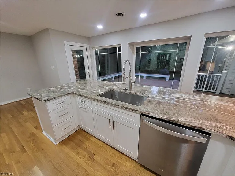 1 Sir Francis Wyatt Pl — Photo 20