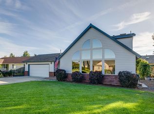 746 NW 20th St, Redmond, OR 97756