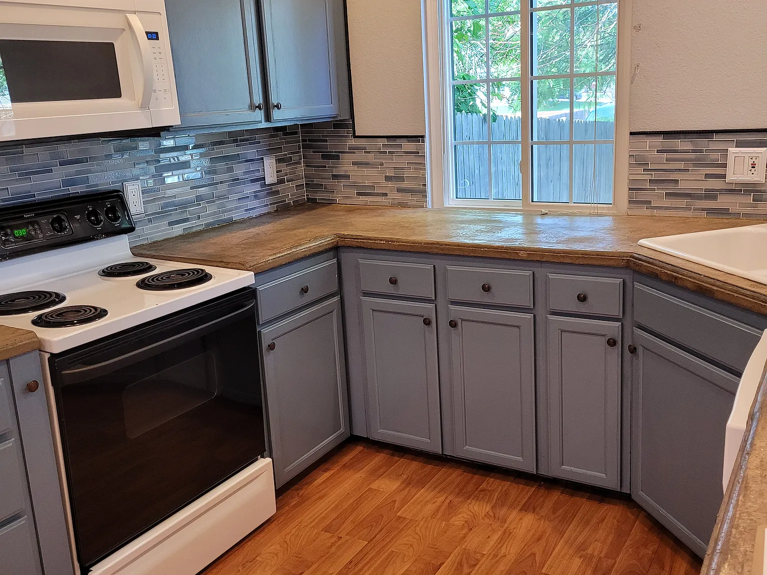 3 bed, 1070 sqft, $2,475 — Photo 3