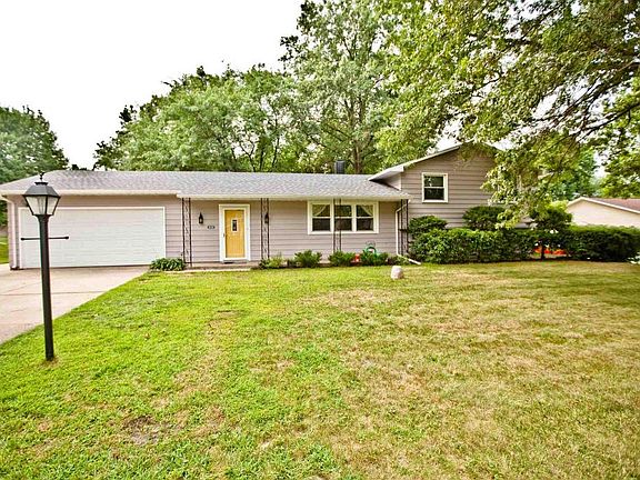 4th image of 18314 Chaucer Ln