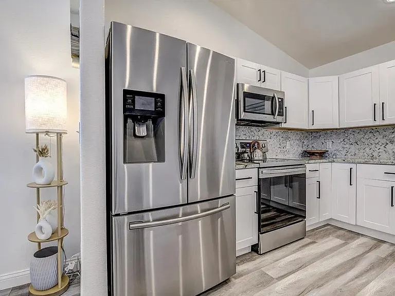 214 S Belfair Pl — Photo 7