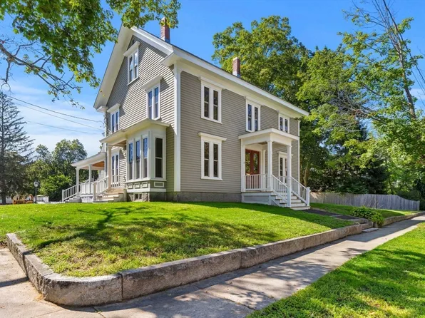 37 School St, Merrimac, MA 01860