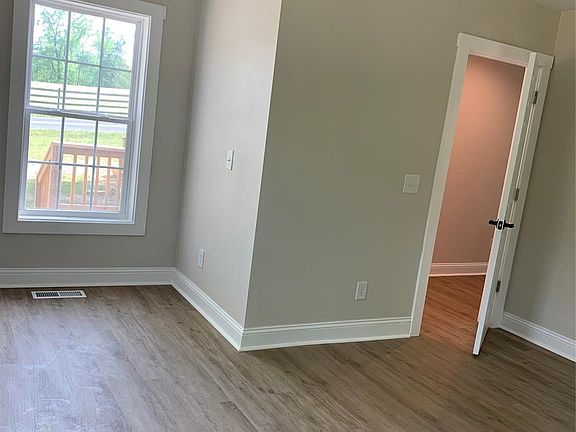 2nd image of 603 Hogan Farm Rd