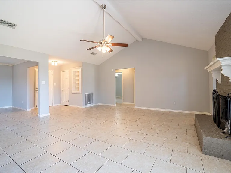 140 Lakewood Dr — Photo 10