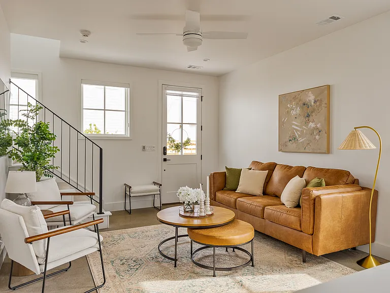 972 Hangar Dr — Photo 11