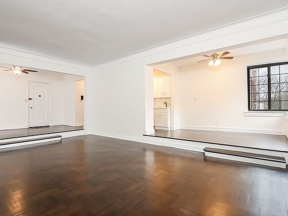 4th image of 35 Parkview Ave APT 6M