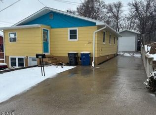 219 9th St NE, Jamestown, ND 58401