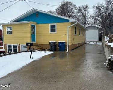 219 9th St NE, Jamestown, ND, 58401