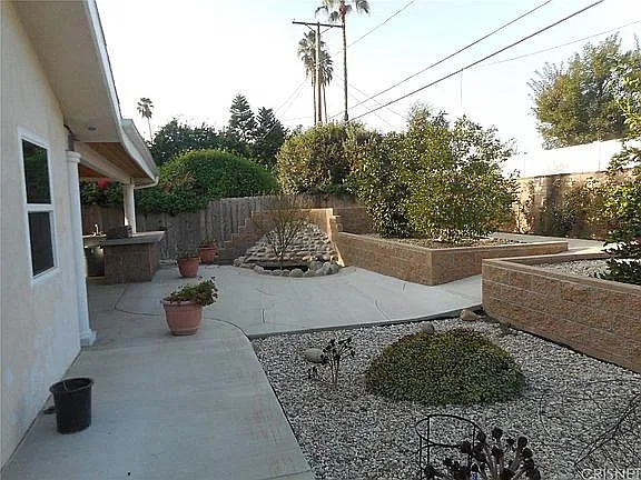 7345 Lasaine Ave — Photo 2