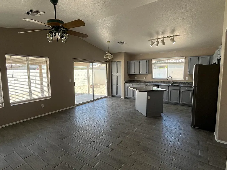 1690 E Countrywalk Ln — Photo 5