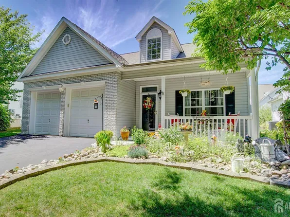 13 High St, Helmetta, NJ 08828