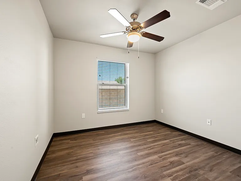 Lynne Village Apartments — Photo 44