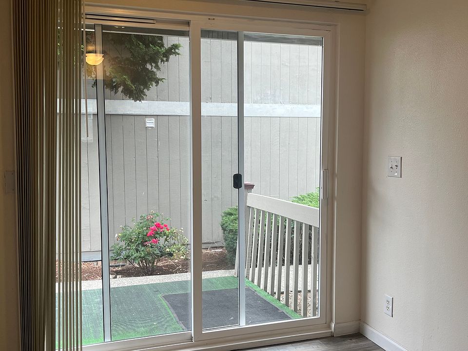 1st image of 18207 1st Ave S #D10
