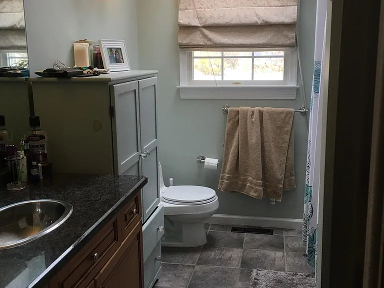 914 Schuyler Pl — Photo 6