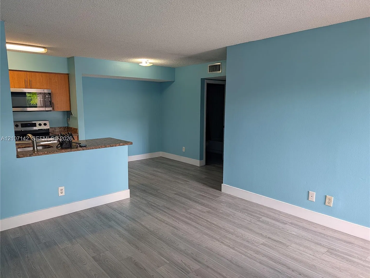 Bella Grand Condo — Photo 2
