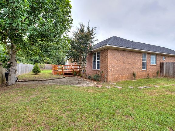 4th image of 2090 Essex Dr