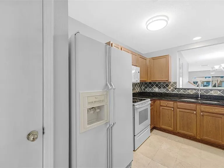 6928 Hawthorne Trace Ln — Photo 14