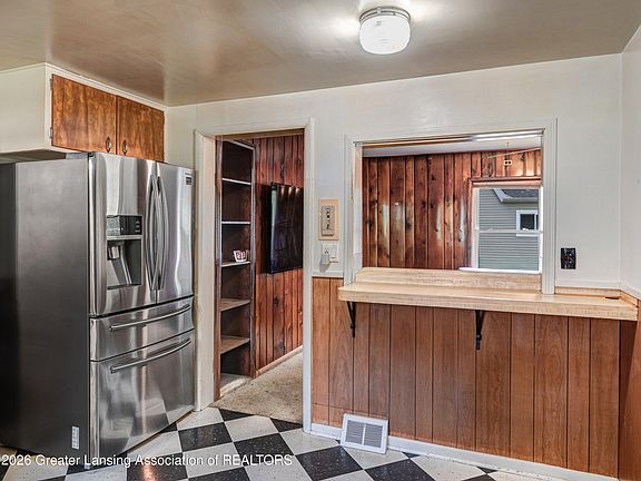 5th image of 4203 Holt Rd