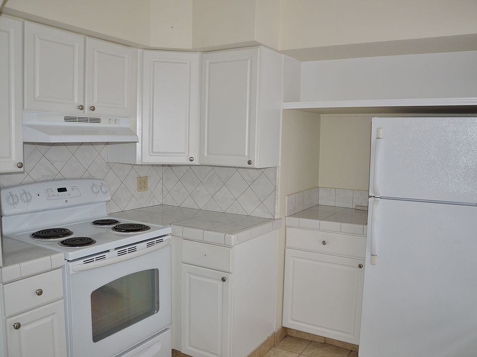 Spacious Eat-In Kitchen
