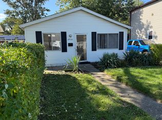 27131 Pinewood St, Roseville, MI 48066