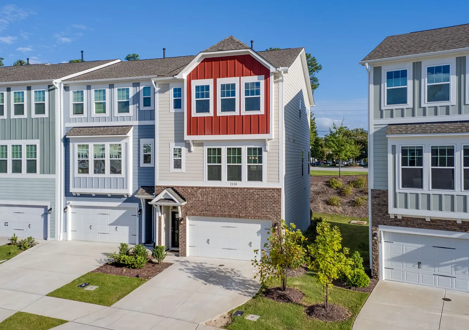 Spacious 4-Bed Home! Modern Kitchen, High Ceilings, Dual Primaries, Laundry Room, Pet Friendly! — Photo 2