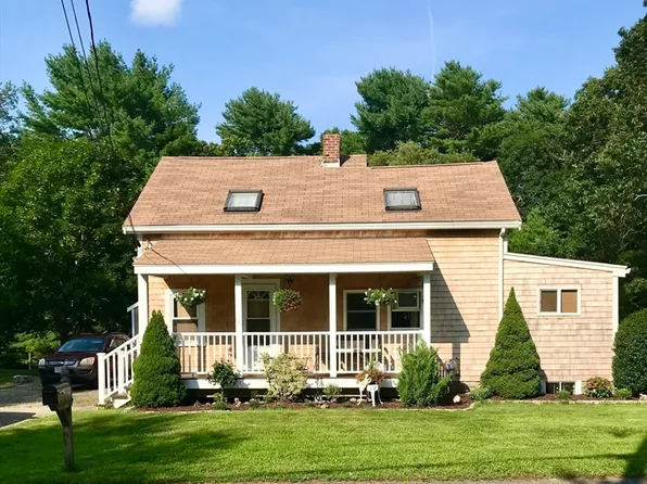 6 Rocky Meadow St, Middleboro, MA 02346
