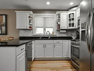 734 E 6th Street — Photo 1