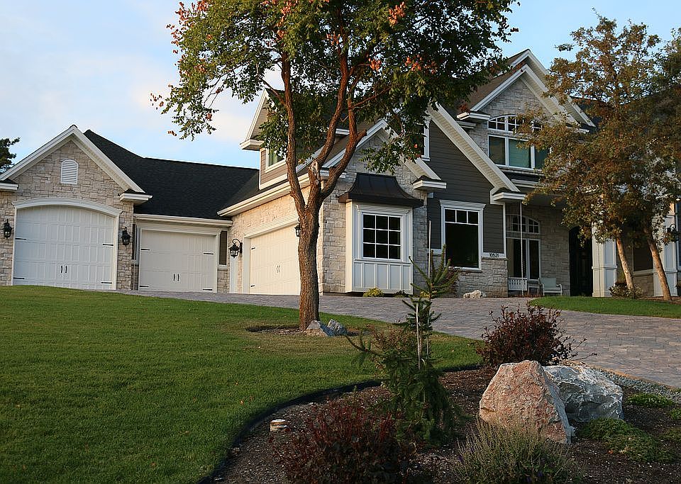 2nd image of 10521 S Dimple Dell Rd