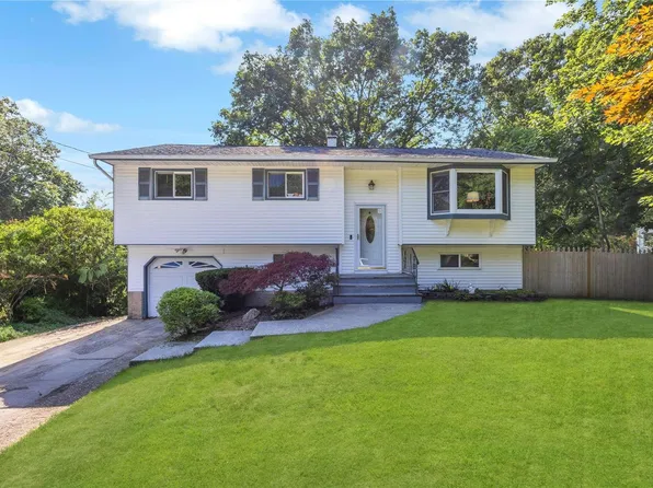 134 N Evergreen Drive, Selden, NY 11784