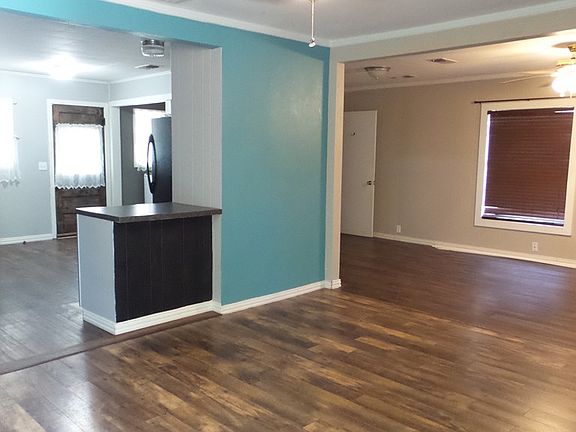 3rd image of 406 Largent Ave