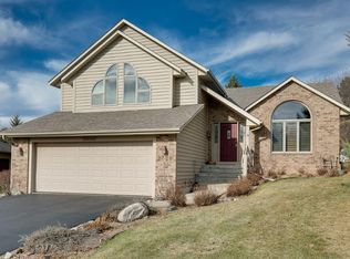 2729 Horseshoe Ln, Woodbury, MN 55125