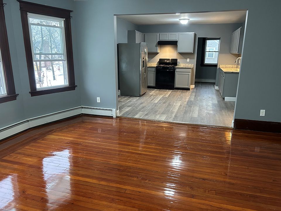 2nd image of 40 Stone St