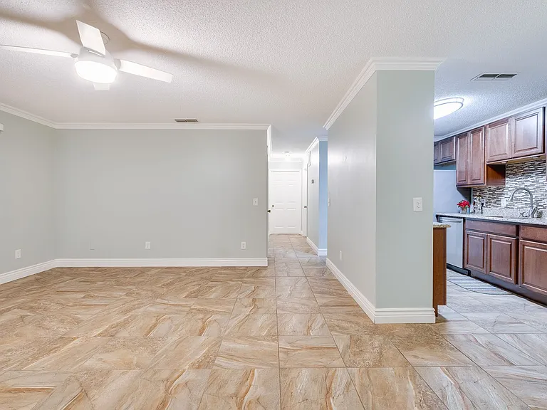 101 Bent Tree Dr #33 — Photo 3