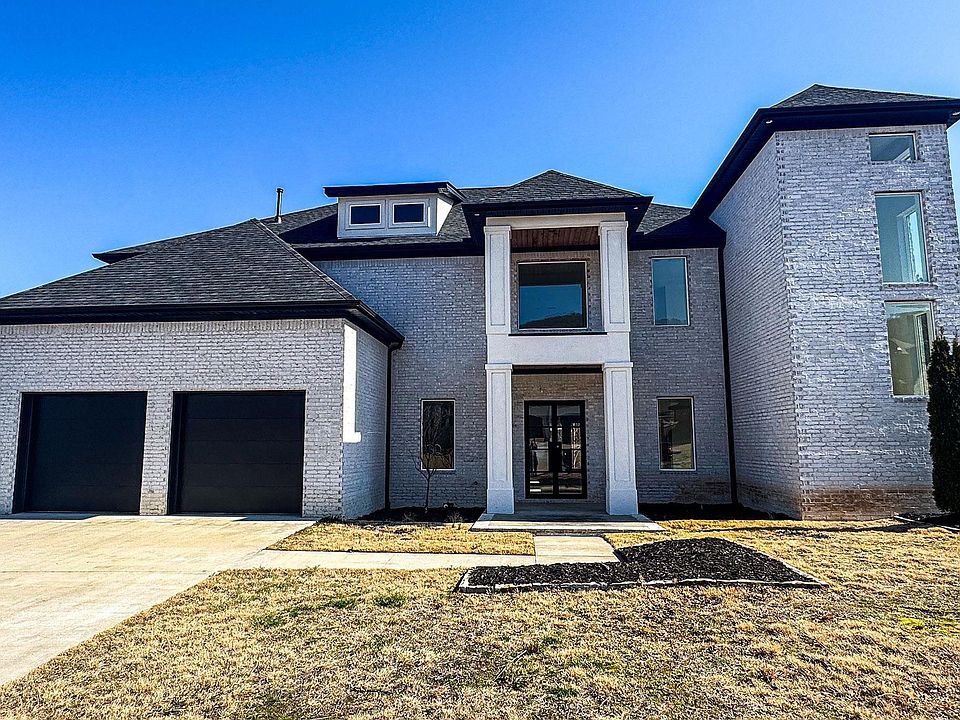 1st image of 32 Corlay Dr