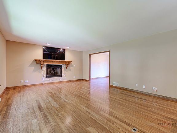 3rd image of 1104 Monroe St